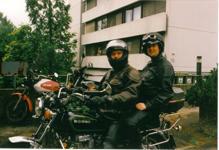 Stefan mit Motorrad und Martin